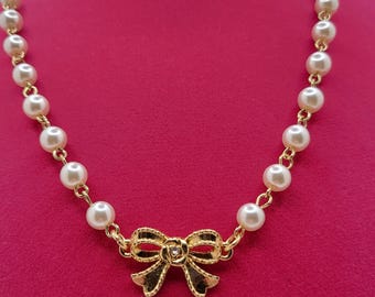 THE BOW NECKLACE, 18 Inch Pearl Necklace