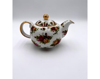 Tetera vintage Royal Albert Old Country Roses de porcelana fina, estilo cottagecore y estilo grandmacore.