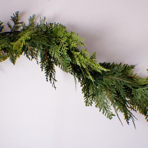 40 Zoll (ca. 100 cm) lange künstliche Zedernholzgirlande, winterliche Zedernholzgirlande, Weihnachtsgirlande für den Kaminsims, festliche Kaminsimsdekoration, Weihnachtsdekoration im Landhausstil Bild 6