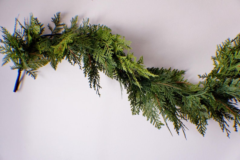 40 Zoll (ca. 100 cm) lange künstliche Zedernholzgirlande, winterliche Zedernholzgirlande, Weihnachtsgirlande für den Kaminsims, festliche Kaminsimsdekoration, Weihnachtsdekoration im Landhausstil Bild 6