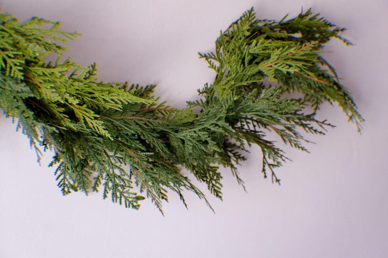 40 Zoll (ca. 100 cm) lange künstliche Zedernholzgirlande, winterliche Zedernholzgirlande, Weihnachtsgirlande für den Kaminsims, festliche Kaminsimsdekoration, Weihnachtsdekoration im Landhausstil Bild 10