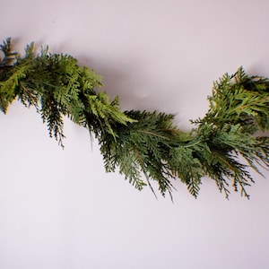40 Zoll (ca. 100 cm) lange künstliche Zedernholzgirlande, winterliche Zedernholzgirlande, Weihnachtsgirlande für den Kaminsims, festliche Kaminsimsdekoration, Weihnachtsdekoration im Landhausstil Bild 5
