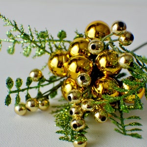 6&quot; Artificial Pine Spray Berries Stem Pick Christmas Greenery Winter Greenery Holiday Home Decor Artificial Evergreen Floral Supply