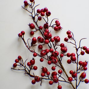 18" rode bes weersbestendige spray, stengel bessen, vaasvuller, kerstgroen, wintergroen decor vakantiehuis kunstmatige bes