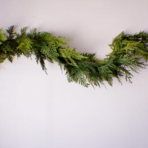 40 Zoll (ca. 100 cm) lange künstliche Zedernholzgirlande, winterliche Zedernholzgirlande, Weihnachtsgirlande für den Kaminsims, festliche Kaminsimsdekoration, Weihnachtsdekoration im Landhausstil Bild 4