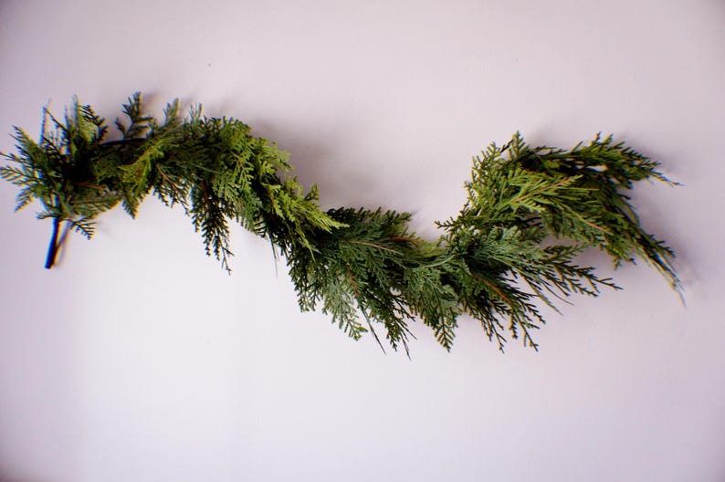 40 Zoll (ca. 100 cm) lange künstliche Zedernholzgirlande, winterliche Zedernholzgirlande, Weihnachtsgirlande für den Kaminsims, festliche Kaminsimsdekoration, Weihnachtsdekoration im Landhausstil Bild 7