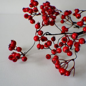 24&quot; Red Berry Weather Resistant Spray, Berry Stem, Vase Filler, Christmas Greenery, Winter Greenery Holiday Home Decor Artificial Berry