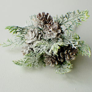 5" Pino smerigliato e plettro di pigna, stelo di plettro di pino, riempitivo per vasi, verde natalizio, verde invernale, decorazioni per la casa, bacche di agrifoglio artificiali
