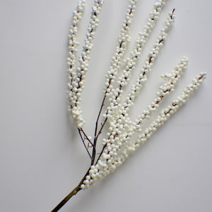 36&quot; White Berry Weather Resistant Spray, Berry Stem, Vase Filler, Christmas Greenery, Winter Greenery Holiday Home Decor Artificial Berry