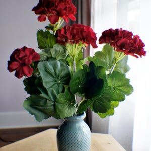 Red geranium bush, Everyday Silk Artificial Flowers, DIY wedding flowers, Floral stems, Flower Bunch, Home Accents, Center Piece
