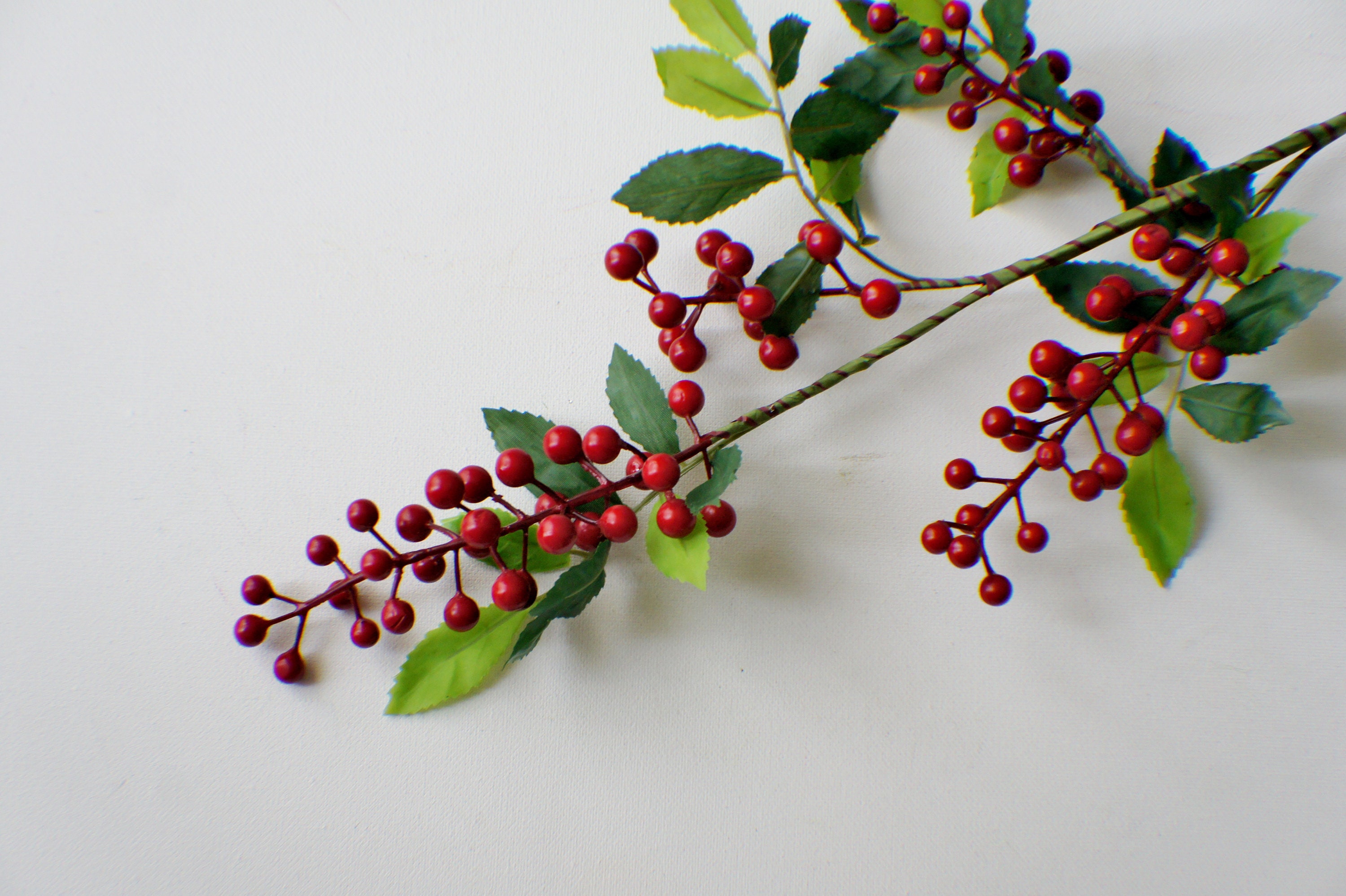 Red Holly Berry Stem 100 Pcs, Wreath Supply, Christmas Ornament