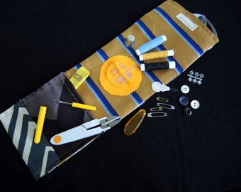 Grand kit de couture de voyage de luxe en soie -Yellow Hazard Sudbury Vanners tissu complet kit de contenu de bonne qualité OOAK prêt à expédier