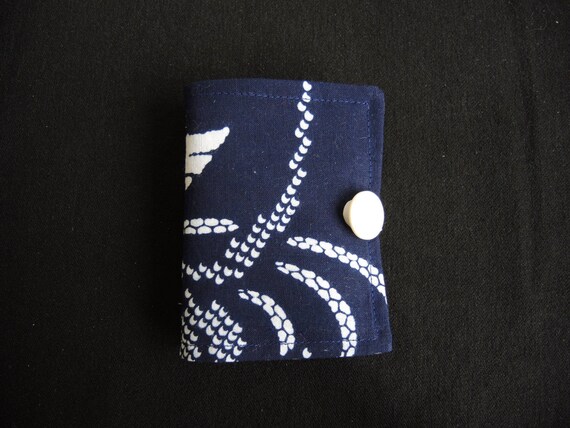 Iris shibori Yukata couture à l’aiguille portefeuille ou et livre-indigo et ou blanc recyclé impression japonaise en kimono et couette ouate voyage cas-sur commande 734792 Iris shibori Yukata couture à l’aiguille portefeuille ou et livre-indigo et ou blanc recyclé impression japonaise en kimono et couette ouate voyage cas-sur commande 734792