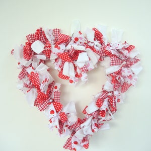 PDF TUTORIAL Pretty Heart rag wreath instructions heart or round fabric decor upcycling easy skill downloadable printable pdf lesson imagem 1