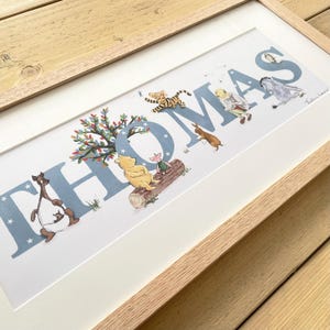 Classic Winnie The Pooh Bär Namen Illustration Druck Kinder Kinder neues Baby illustriert personalisierte Wandkunst Kinderzimmer Rahmen Taufgeschenk
