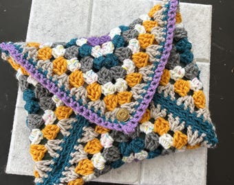 Vintage-Inspired Book Pouch