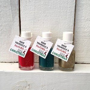 Concediti un piccolo Natale, etichette natalizie per le vacanze, piccola calza natalizia, etichetta regalo smalto per unghie di Natale, regalo per l'ufficio degli amici