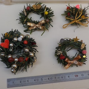 1/12th scale miniature Christmas wreath - 4 models to choose from