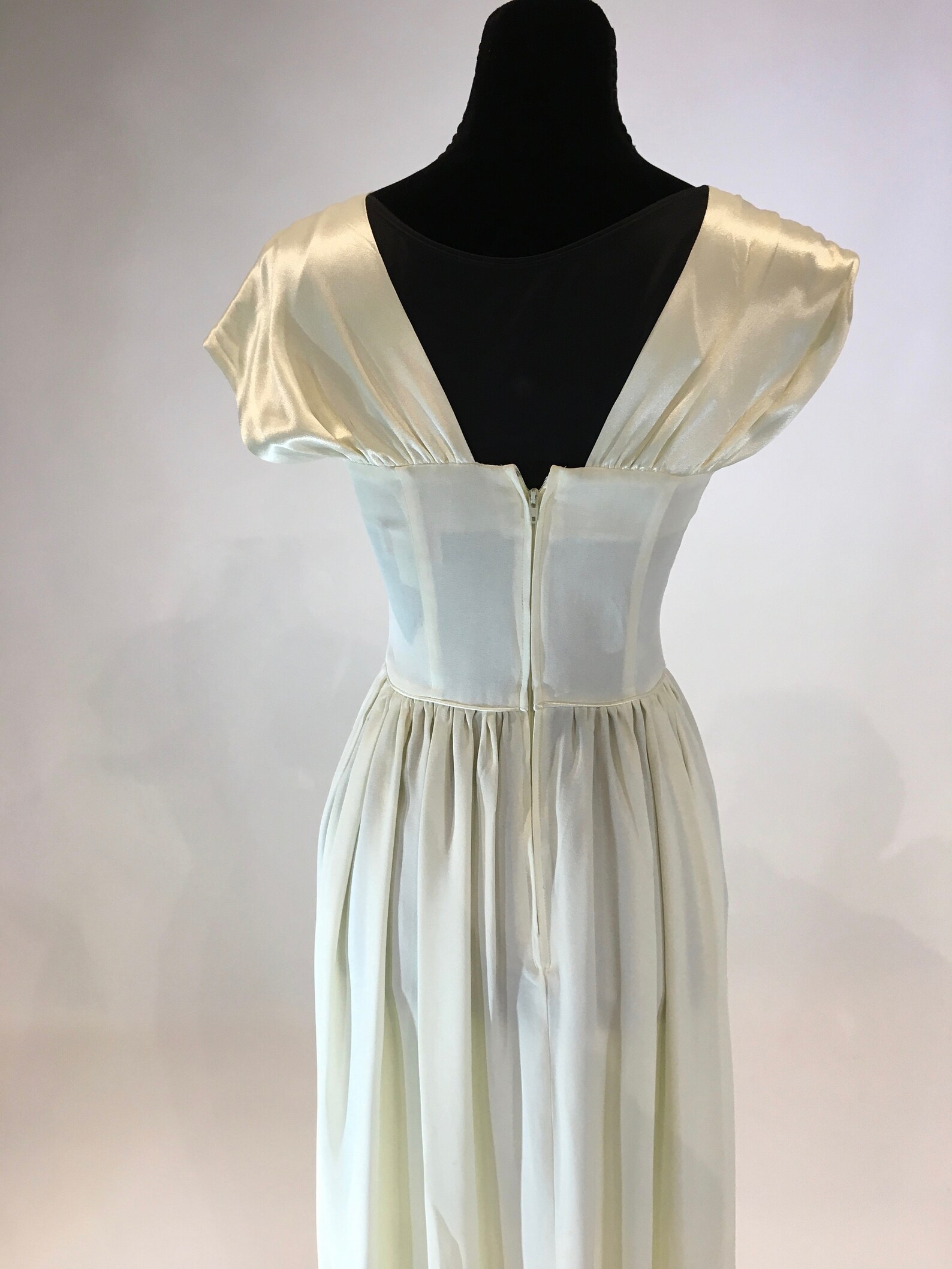 Vintage 1950s Ivory Crepe Dress With Wide Gathered Satin - Etsy
