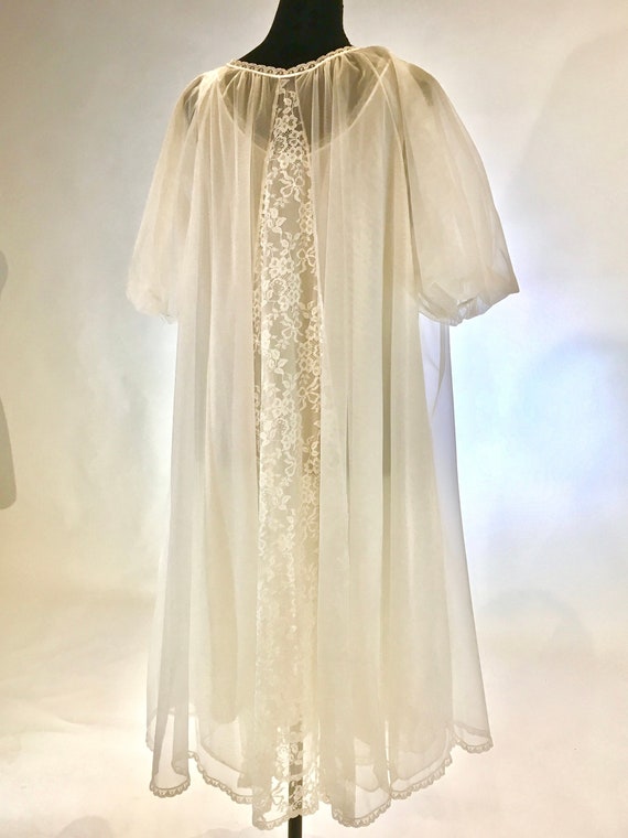 Beautiful Vintage White Chiffon and Lace Peignoir