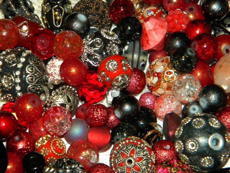 NEW 20pc Jesse James beads RedBlack Mixed Loose Random Mix Bag of 6mm-20mm different sizes /& shapes