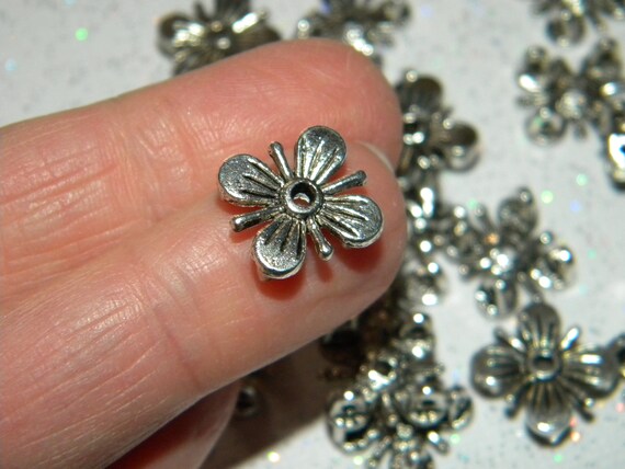 NEW 75 PCS Tibetan Silver Crafts Making Flowers Grow Oval Charms Pendants 20*8mm