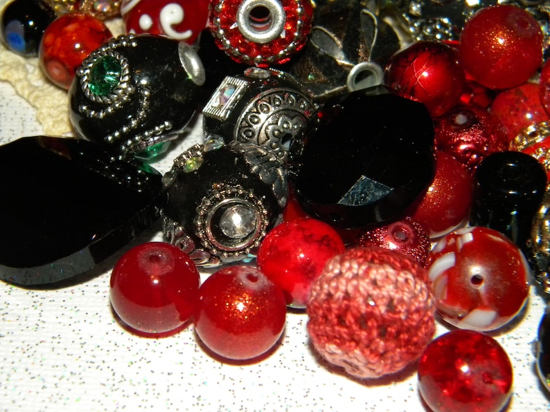 NEW 20pc Jesse James beads RedBlack Mixed Loose Random Mix Bag of 6mm-20mm different sizes /& shapes