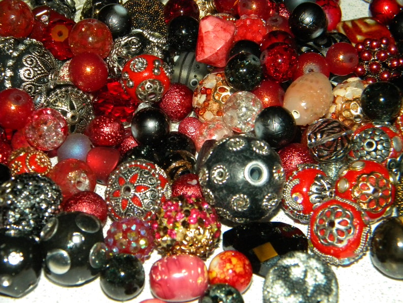 NEW 20pc Jesse James beads RedBlack Mixed Loose Random Mix Bag of 6mm-20mm different sizes /& shapes
