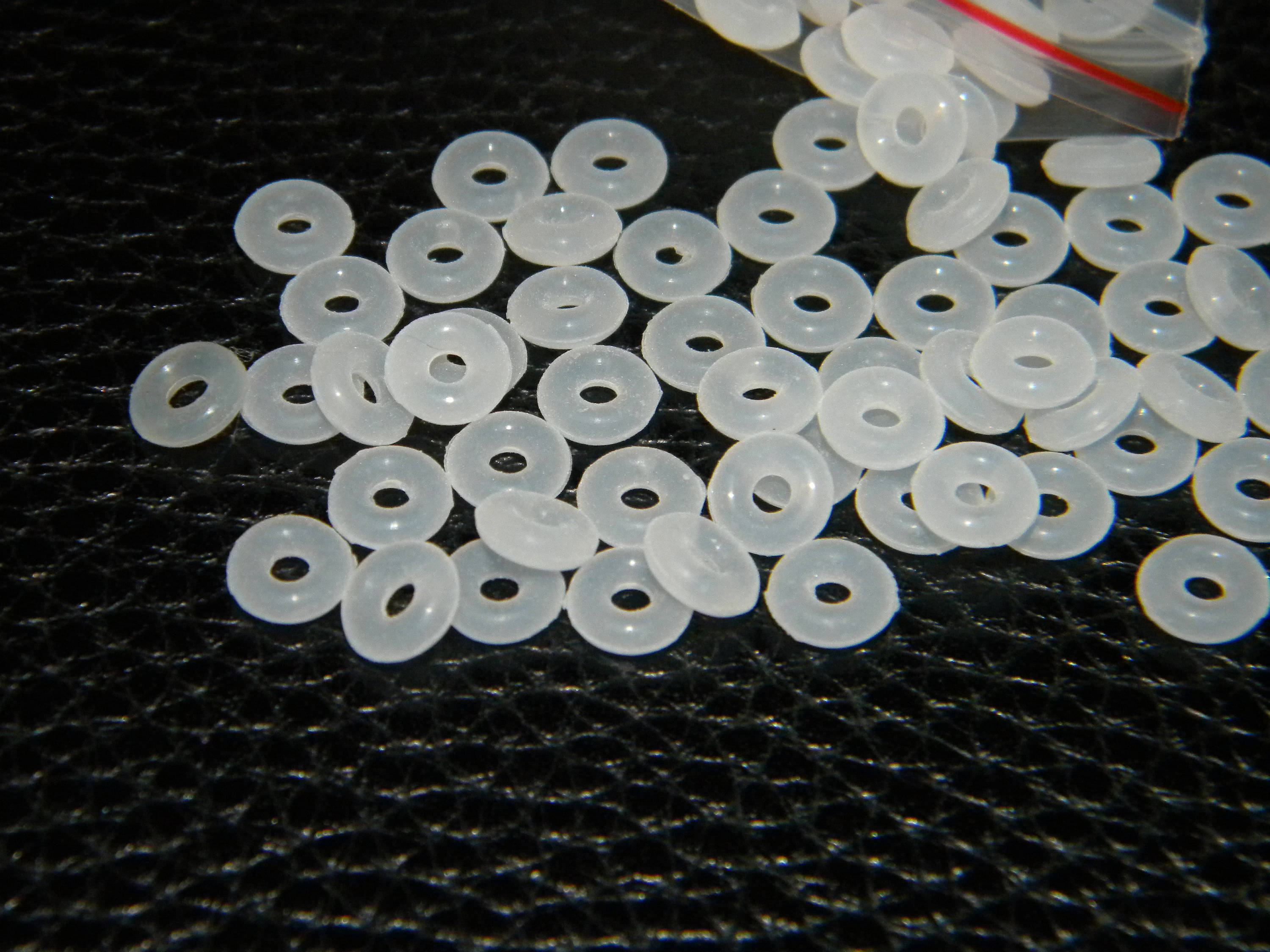 100pcs Black Rubber O Rings Clip Stoppers Spacers For European Charm Bracelet – 6mm
