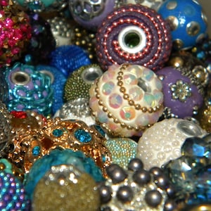 30/pc BOHO Elite Artisan Fancy cuentas decorativas de centro (SOLO) Cuentas Jesse James mixtas de 14 mm a 25 mm Cuentas sueltas, lote mixto aleatorio Agujero de 1,0 a 1,5 mm