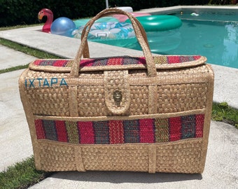 Bolso de fin de semana vintage de rafia de los años 60, tejido mexicano arcoíris, bolso de playa estilo boho.
