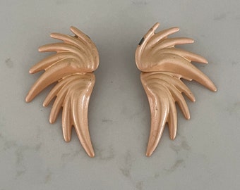 Vintage 80s Angel Wing Art Nouveau Style Peach Clip on Earring