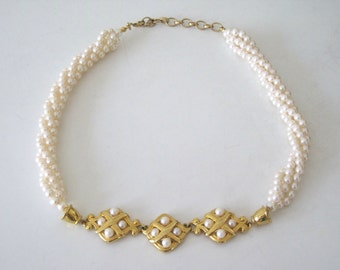 Collar de perlas vintage 1950 con perlas de vidrio y encantos de oro - collar de perla corta