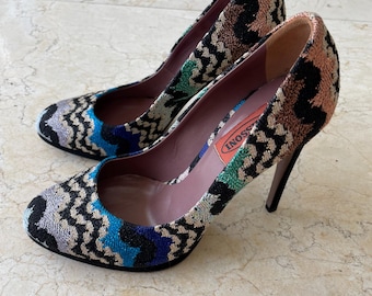 Zapatos de tacón Missoni Rainbow de punto metalizado, talla 36, color cobre, azul, morado y negro.
