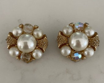 Vintage 50s Pearl Crystal Gold Cluster Clip on Earrings