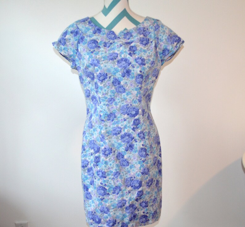 Vintage Floral Print Shift Dress Short Sleeve - Blue, Periwinkle, Purple, Gray Rose Print - All That Jazz - Size 11 / 12 Medium Large image 1