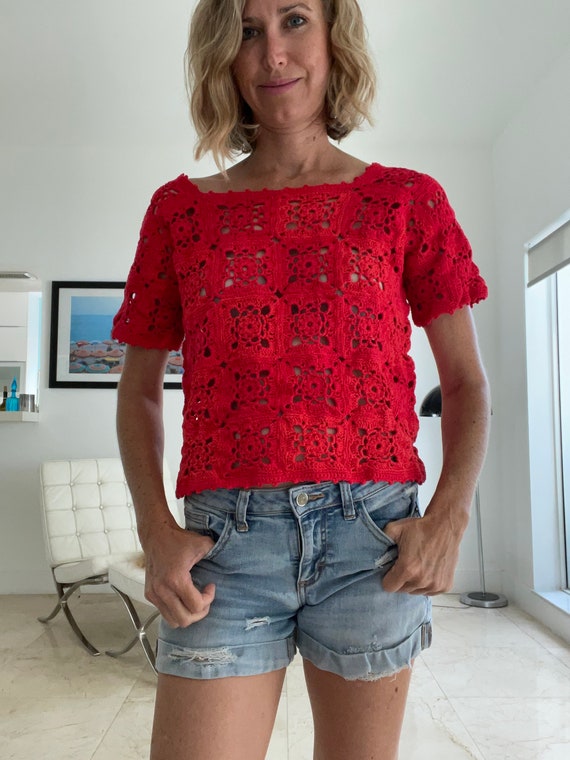70s Crochet Granny Square Crop top Cherry Red Knit