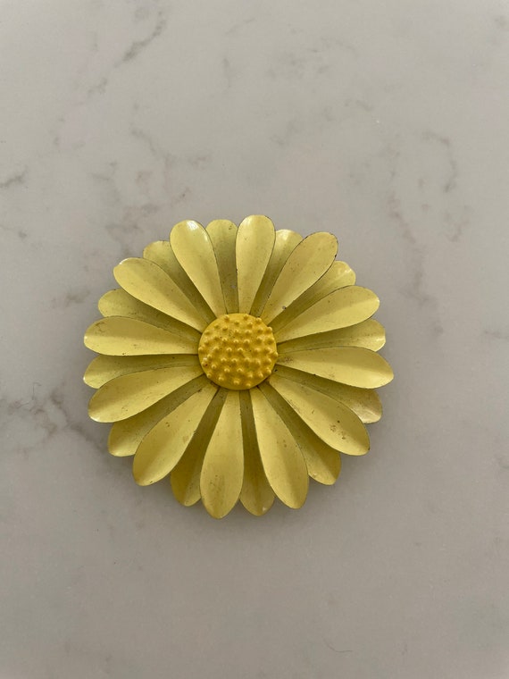 Vintage Daisy Floral Pin Brooch Yellow Large 60s - image 1