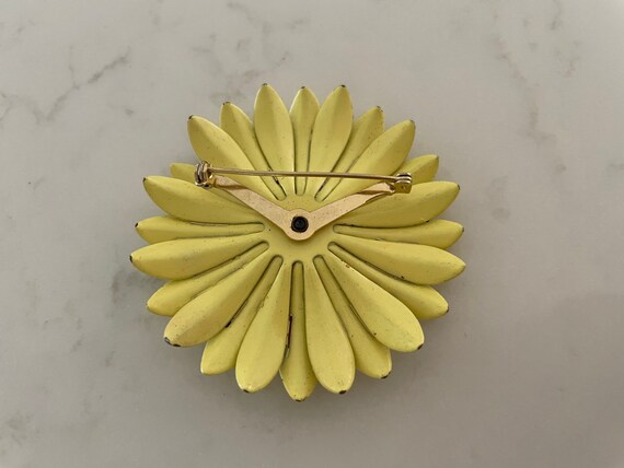 Vintage Daisy Floral Pin Brooch Yellow Large 60s - image 5