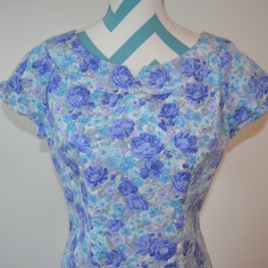 Vintage Floral Print Shift Dress Short Sleeve - Blue, Periwinkle, Purple, Gray Rose Print - All That Jazz - Size 11 / 12 Medium Large image 2
