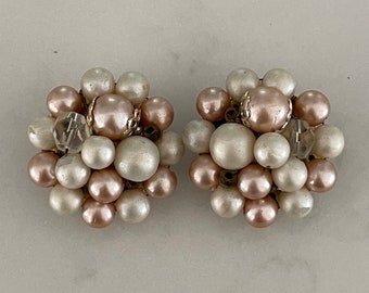 Vintage pearl Cluster Clip sobre pendientes 50s Pink Pearl