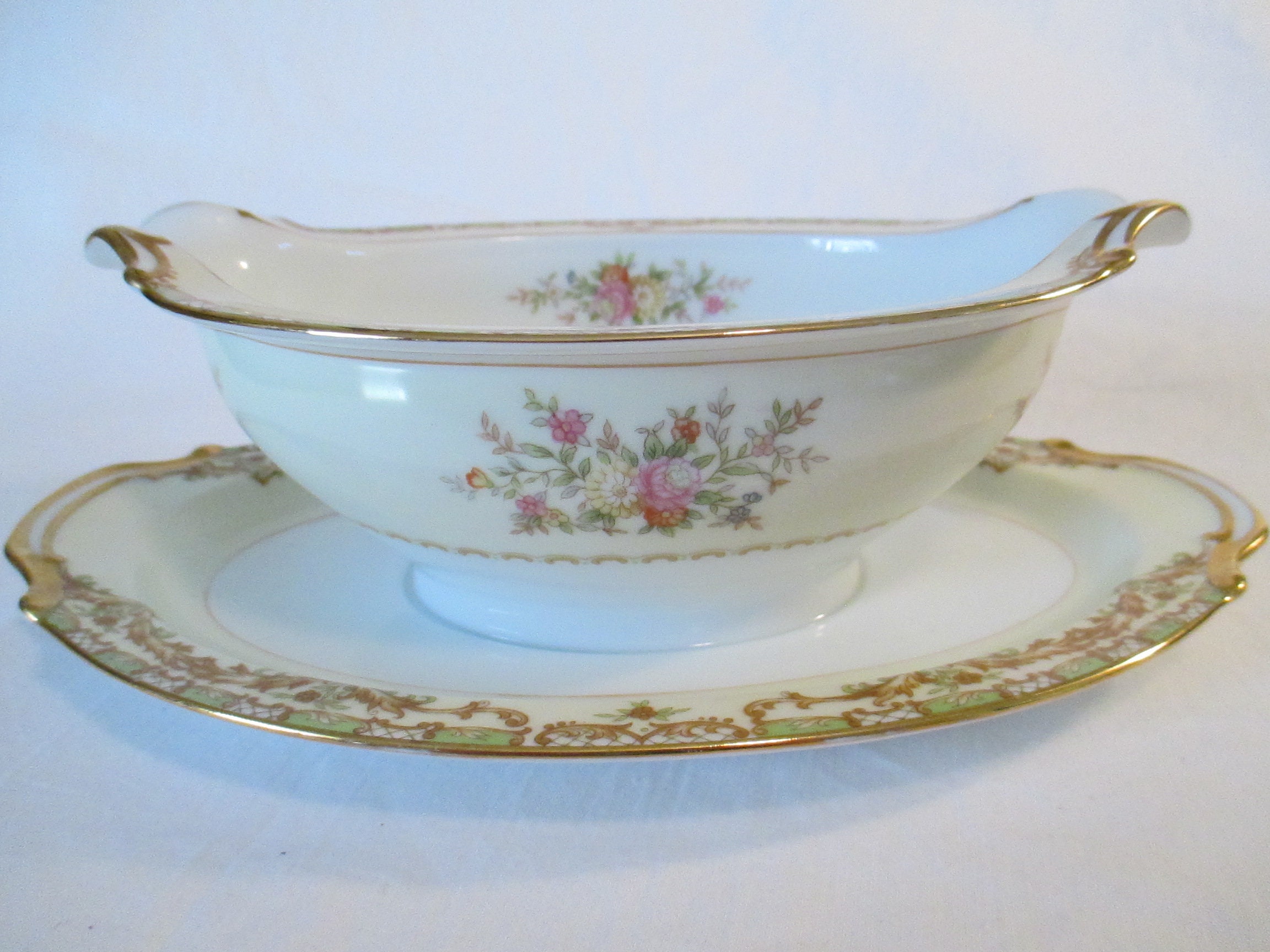NORITAKE VINTAGE FLORAL gravy boat with detached plate NORITAKE VINTAGE FLORAL gravy boat with detached plate