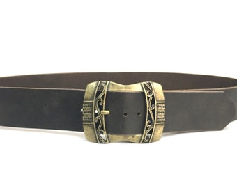 Cinturón de cuero marrón de 2 pulgadas hecho a mano para mujeres con hebilla étnica de bronce. Cinturón de 5 cm de ancho. Para ella.