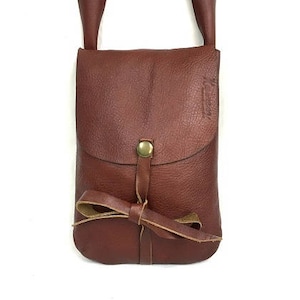 Schöne Handarbeit  kleine Ledertasche . Frauen kleine Taschen. Bordeaux (Wein) Farbe. Leicht. Ein Geschenk für sie. Original.