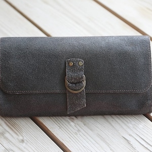 Cartera clásica,hecha a mano del cuero marrón oscuro para las mujeres.Único embrague de cuero marrón oscuro.Diseño original