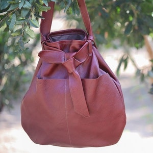 Schöne Hand, rote Ledertasche, Frauen rote Ledereinkaufstasche, Umhängetasche, ein Geschenk für sie, rot Ledersack, konzipiert für den tägl