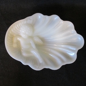 Soap Dish Vintage Avon White Milk Glass Cherub in High Relief Seashell Oval Shape with Scalloped Edge Jewelry Trinket Dish