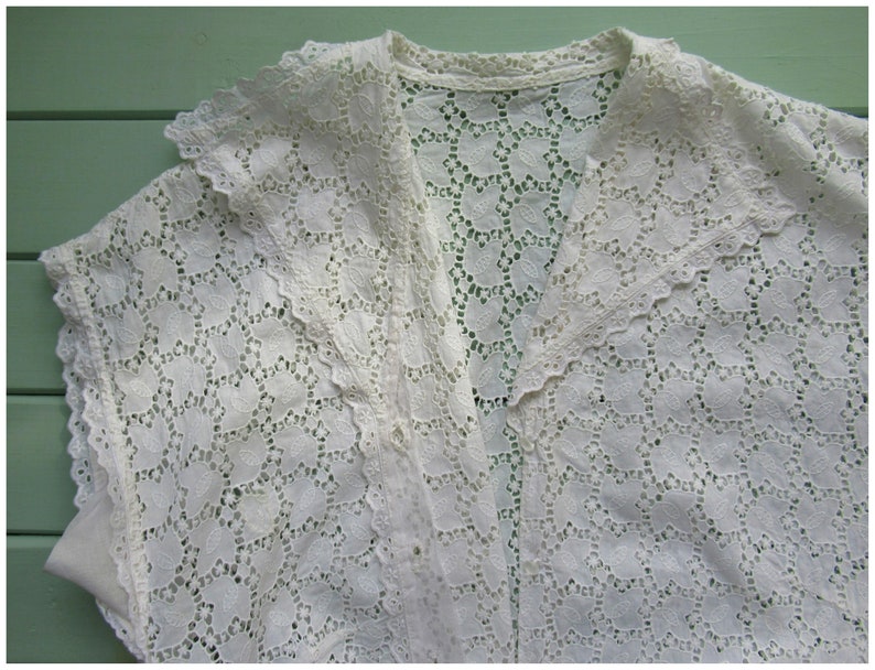 1950s Blouse 50s Ivory White Embroidered Cotton Eyelet Floral Cutwork Blouse St Michael Top XS S