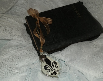 Vintage Fleur de Lis French Bible Bookmark Handmade Silver Heart Charm Gift for Mother or Teacher for Birthday or End of School Appreciation