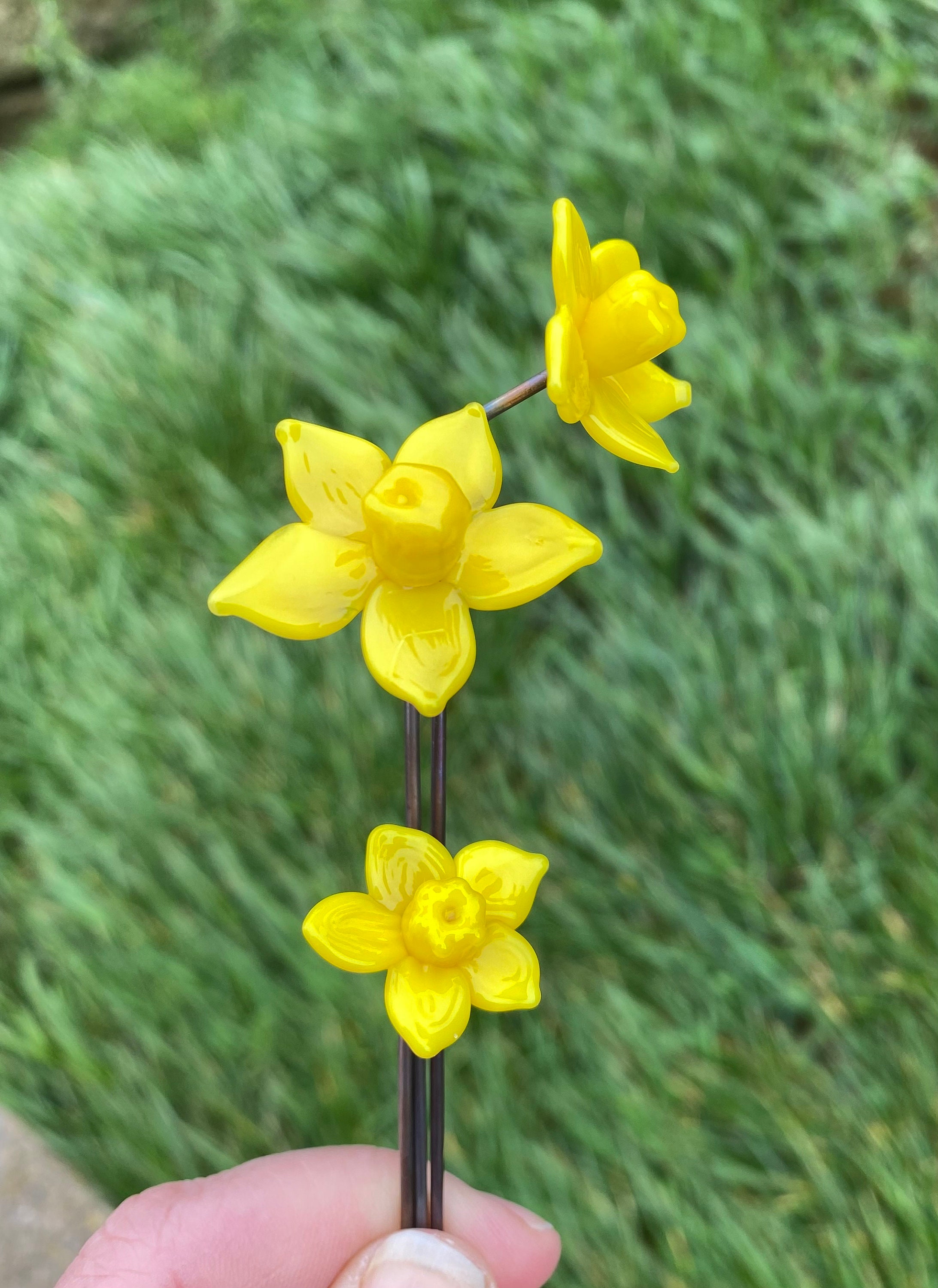 How to Deadhead Daffodils: A Comprehensive Guide